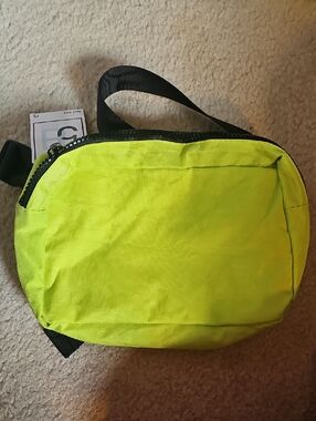 Compact Neon Green Men’s Belt Bag with Adjustable Strap